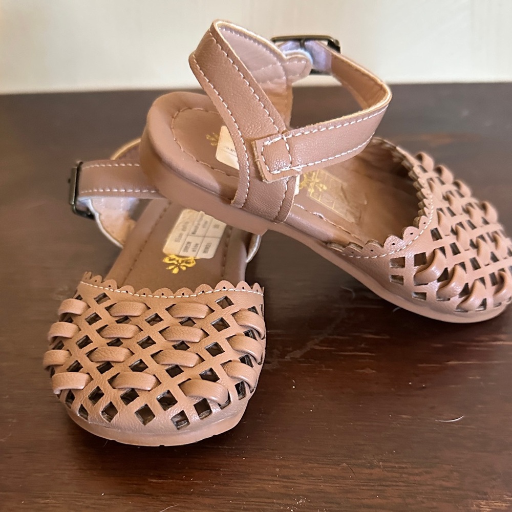 SHEIN Tan Kids Sandals